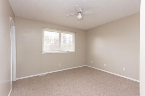 35 Oyen Crescent, Red Deer, AB - Indoor Photo Showing Other Room