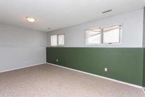 35 Oyen Crescent, Red Deer, AB - Indoor Photo Showing Other Room