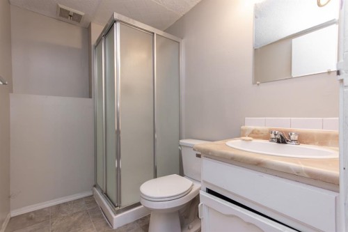 35 Oyen Crescent, Red Deer, AB - Indoor Photo Showing Bathroom