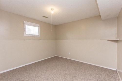 35 Oyen Crescent, Red Deer, AB - Indoor Photo Showing Other Room