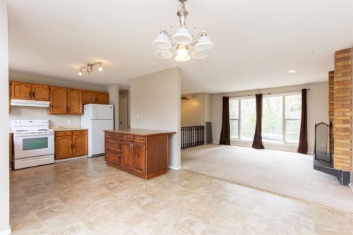 35 Oyen Crescent, Red Deer, AB - Indoor Photo Showing Kitchen