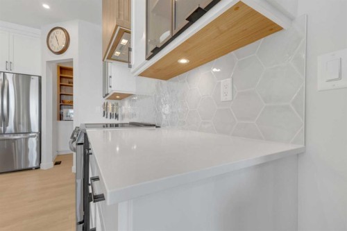 12 Emmett Crescent, Red Deer, AB - Indoor Photo Showing Kitchen