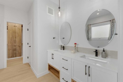 12 Emmett Crescent, Red Deer, AB - Indoor Photo Showing Bathroom