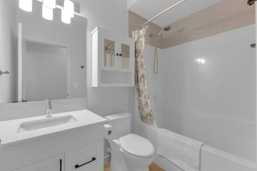 12 Emmett Crescent, Red Deer, AB - Indoor Photo Showing Bathroom