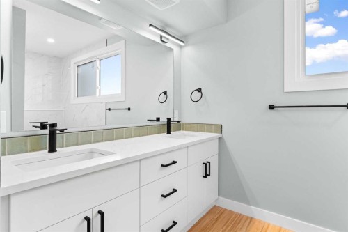 3210 43 Avenue, Red Deer, AB - Indoor Photo Showing Bathroom