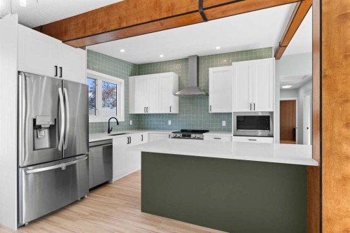 3210 43 Avenue, Red Deer, AB - Indoor Photo Showing Kitchen With Upgraded Kitchen