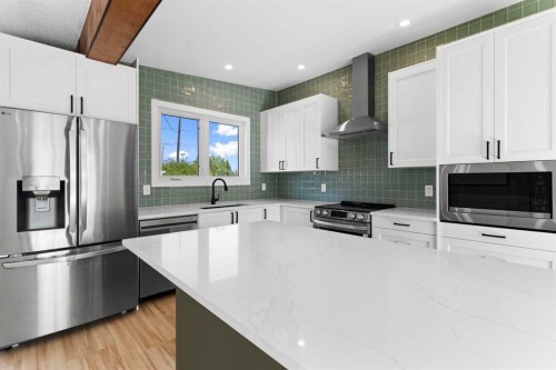 3210 43 Avenue, Red Deer, AB - Indoor Photo Showing Kitchen With Upgraded Kitchen