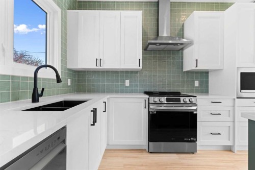 3210 43 Avenue, Red Deer, AB - Indoor Photo Showing Kitchen With Double Sink With Upgraded Kitchen