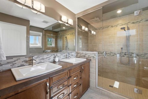 22 Vienna Close, Red Deer, AB - Indoor Photo Showing Bathroom
