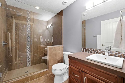 22 Vienna Close, Red Deer, AB - Indoor Photo Showing Bathroom