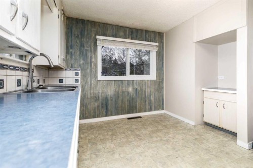 3905 46 Street, Red Deer, AB - Indoor