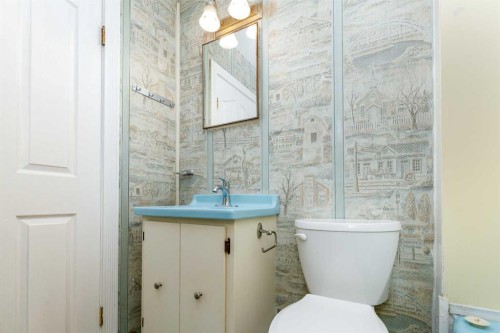 3905 46 Street, Red Deer, AB - Indoor Photo Showing Bathroom