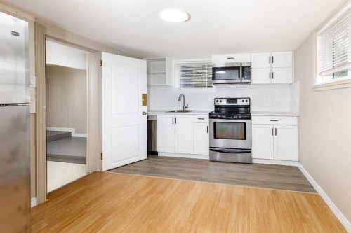 3905 46 Street, Red Deer, AB - Indoor Photo Showing Kitchen