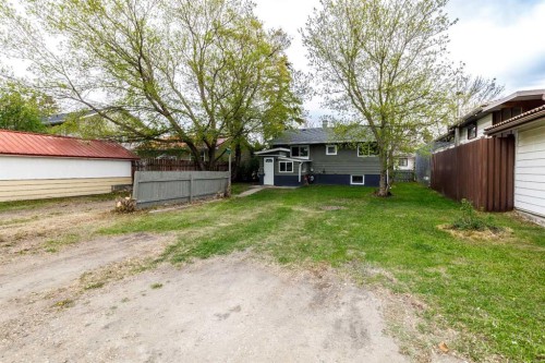3905 46 Street, Red Deer, AB - Outdoor
