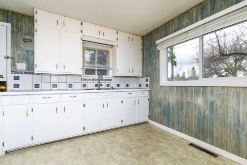 3905 46 Street, Red Deer, AB - Indoor