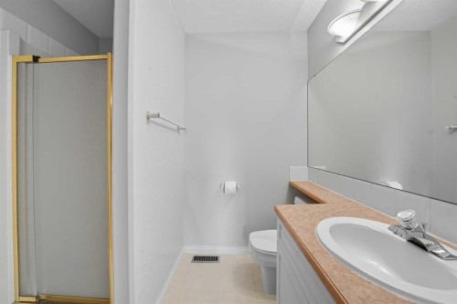 65 Asmundsen Avenue, Red Deer, AB - Indoor Photo Showing Bathroom