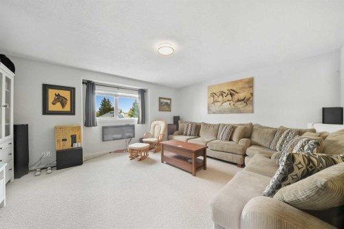 65 Asmundsen Avenue, Red Deer, AB - Indoor Photo Showing Living Room