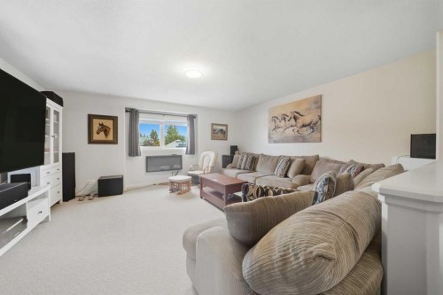 65 Asmundsen Avenue, Red Deer, AB - Indoor Photo Showing Living Room