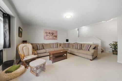 65 Asmundsen Avenue, Red Deer, AB - Indoor Photo Showing Living Room