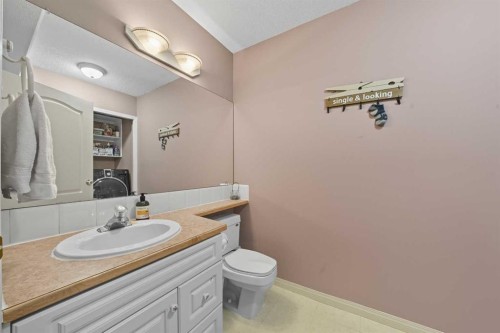 65 Asmundsen Avenue, Red Deer, AB - Indoor Photo Showing Bathroom