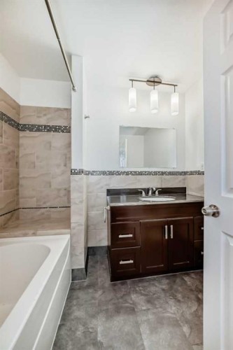 2 Nichols Crescent, Red Deer, AB - Indoor Photo Showing Bathroom