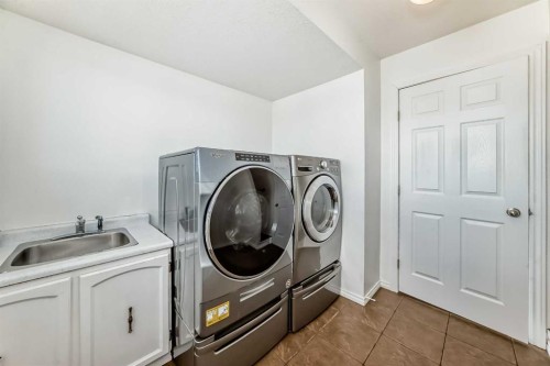 2 Nichols Crescent, Red Deer, AB - Indoor Photo Showing Laundry Room