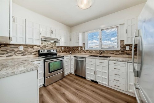 2 Nichols Crescent, Red Deer, AB - Indoor Photo Showing Kitchen With Double Sink With Upgraded Kitchen