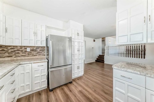 2 Nichols Crescent, Red Deer, AB - Indoor Photo Showing Kitchen With Upgraded Kitchen