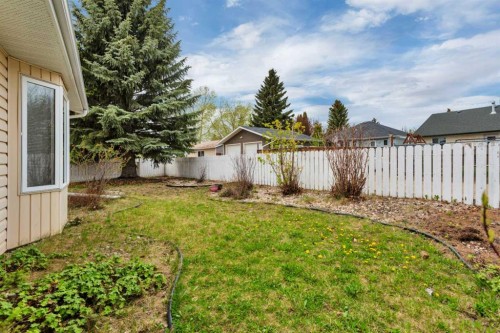 26 Dale Close, Red Deer, AB - Outdoor