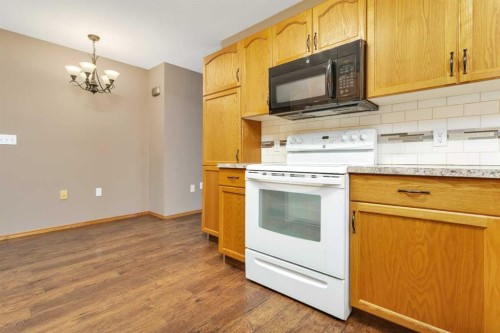 26 Dale Close, Red Deer, AB - Indoor Photo Showing Kitchen
