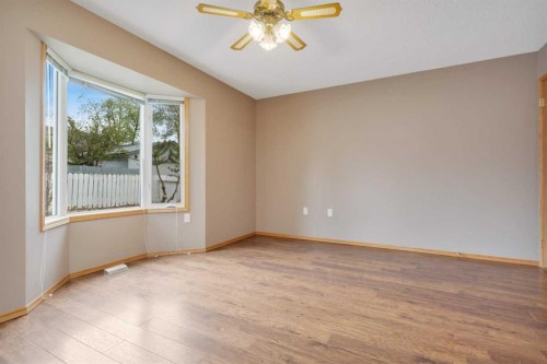 26 Dale Close, Red Deer, AB - Indoor Photo Showing Other Room