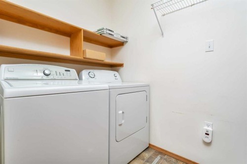 26 Dale Close, Red Deer, AB - Indoor Photo Showing Laundry Room