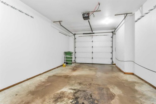26 Dale Close, Red Deer, AB - Indoor Photo Showing Garage