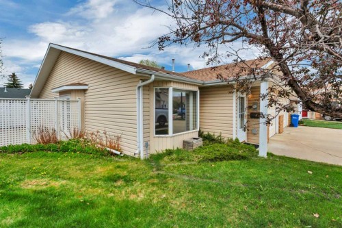 26 Dale Close, Red Deer, AB - Outdoor