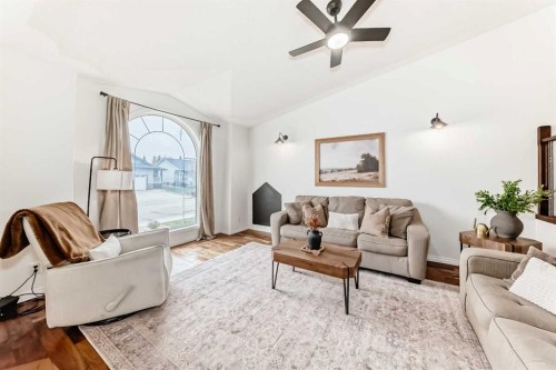 6 Timmons Close, Lacombe, AB - Indoor Photo Showing Living Room