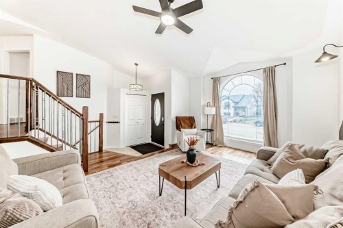 6 Timmons Close, Lacombe, AB - Indoor Photo Showing Living Room