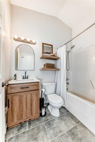 6 Timmons Close, Lacombe, AB - Indoor Photo Showing Bathroom