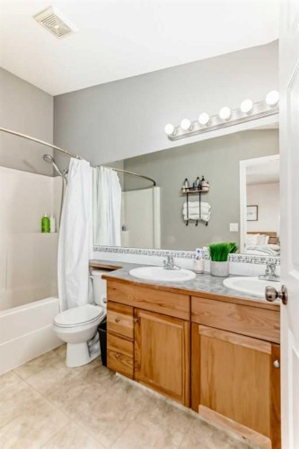 6 Timmons Close, Lacombe, AB - Indoor Photo Showing Bathroom