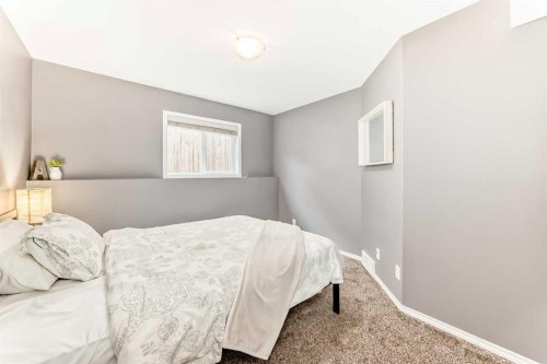 6 Timmons Close, Lacombe, AB - Indoor Photo Showing Bedroom