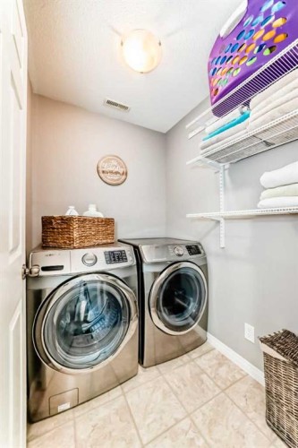 6 Timmons Close, Lacombe, AB - Indoor Photo Showing Laundry Room