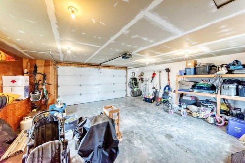 6 Timmons Close, Lacombe, AB - Indoor Photo Showing Garage