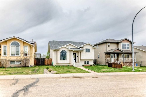 6 Timmons Close, Lacombe, AB - Outdoor With Facade