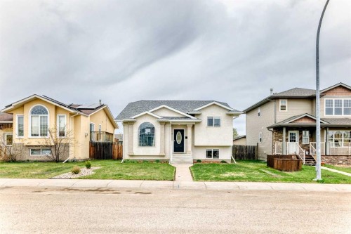 6 Timmons Close, Lacombe, AB - Outdoor With Facade