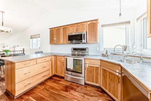 6 Timmons Close, Lacombe, AB - Indoor Photo Showing Kitchen With Double Sink