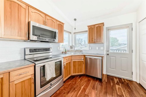 6 Timmons Close, Lacombe, AB - Indoor Photo Showing Kitchen