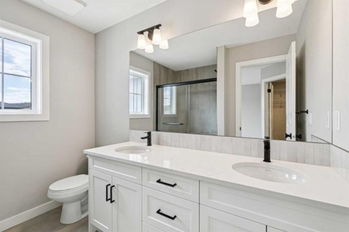 400 Fireside Drive, Cochrane, AB - Indoor Photo Showing Bathroom