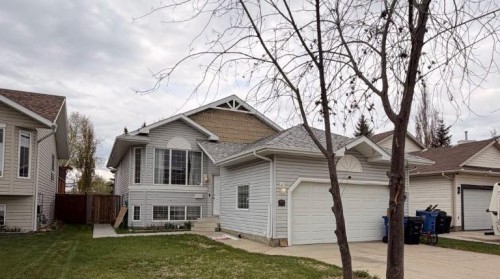 77 Briarwood Crescent  Blackfalds, AB T0M 0J0