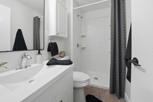 105 Cunningham Crescent, Red Deer, AB - Indoor Photo Showing Bathroom