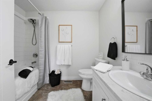 105 Cunningham Crescent, Red Deer, AB - Indoor Photo Showing Bathroom