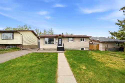 105 Cunningham Crescent, Red Deer, AB - Outdoor With Facade